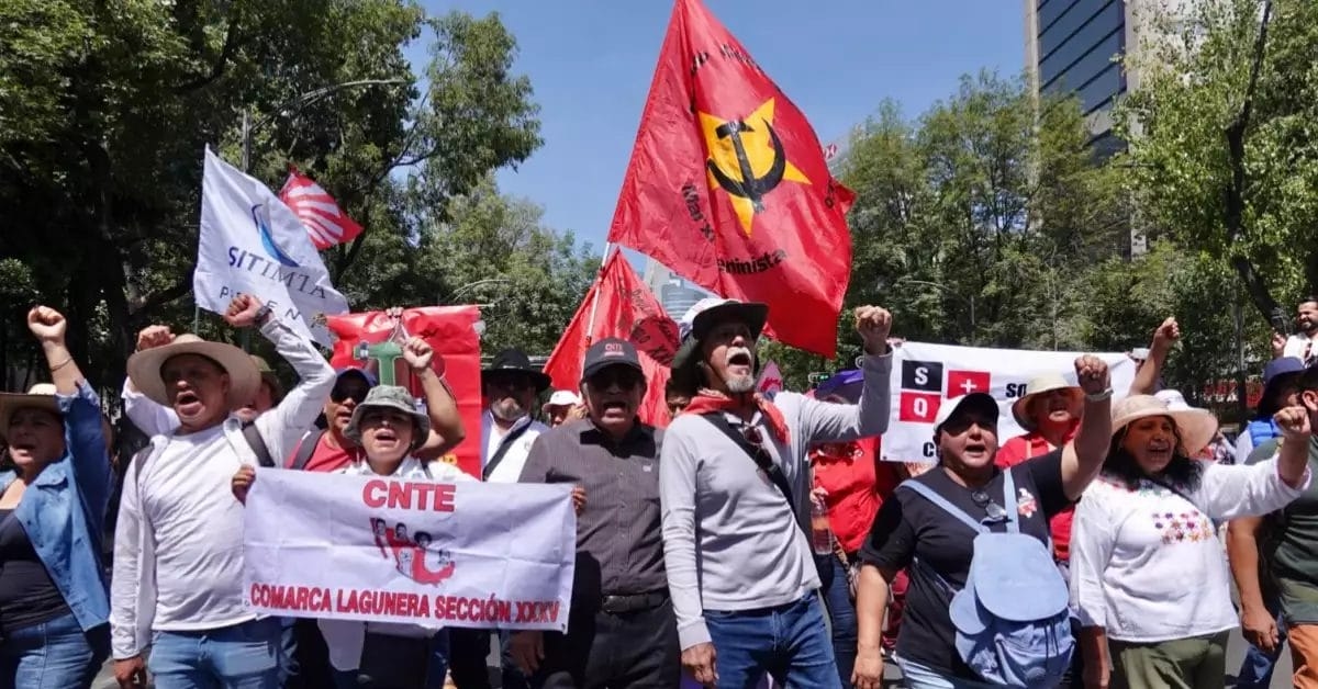 CNTE hält Druck in Mexiko-Stadt aufrecht: Sitzstreik und Forderungen ohne direkten Dialog mit Sheinbaum