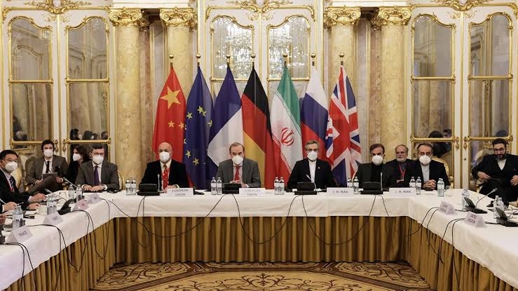 Diplomazia in bilico: i progressi timidi sull'accordo nucleare tra Stati Uniti e Iran e i cruciali colloqui di pace tra Ucraina e Russia a Istanbul scuotono il panorama globale