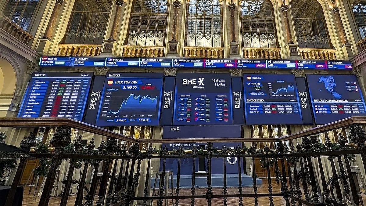 De Europese markten openen voorzichtig hoger: FTSE, DAX en CAC positief, terwijl de dollar sterker wordt.