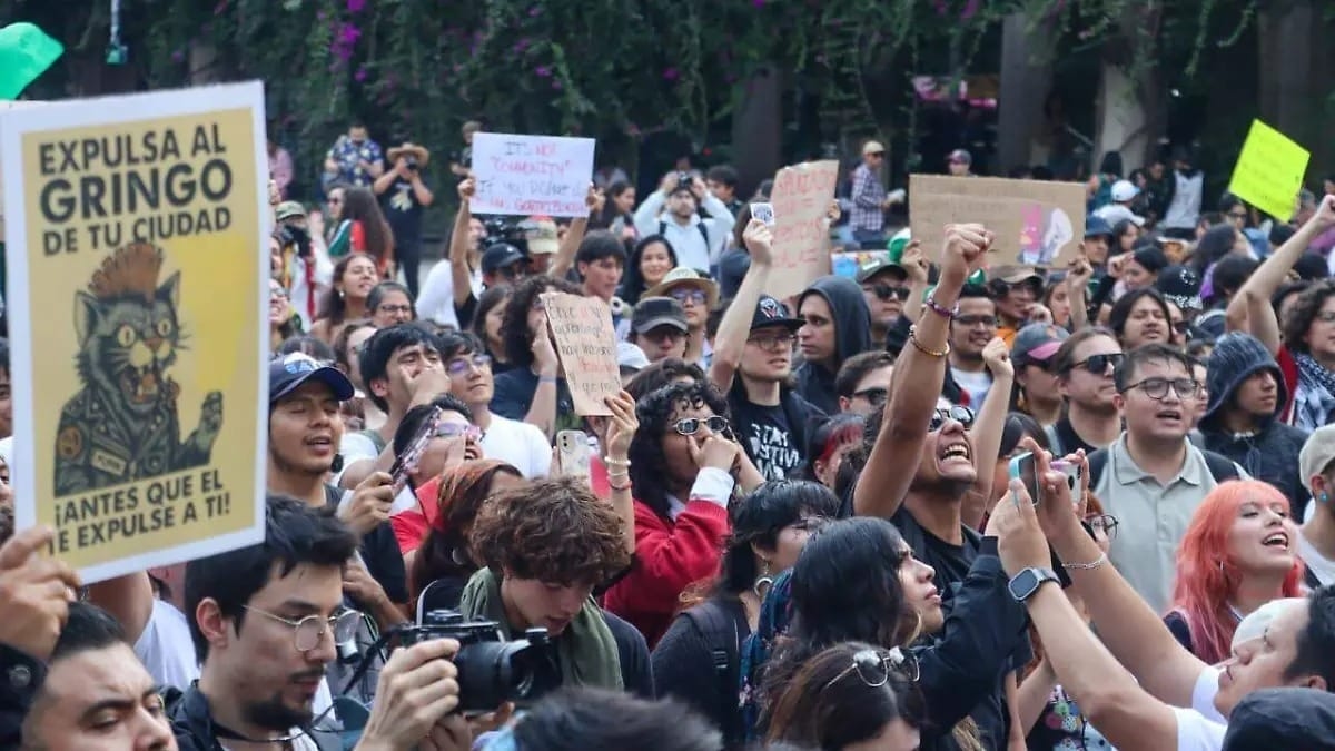 Mexico City government on the ropes after violent protests