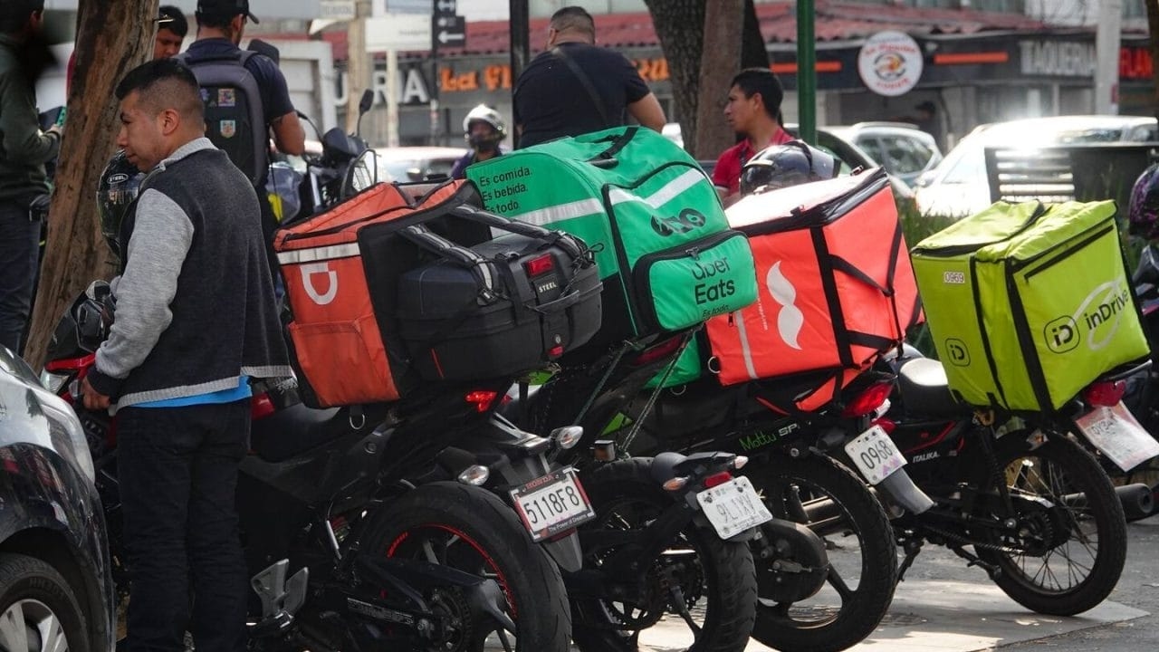 Mexico City Congress demands protection for delivery workers: "It's a debt we have to pay."