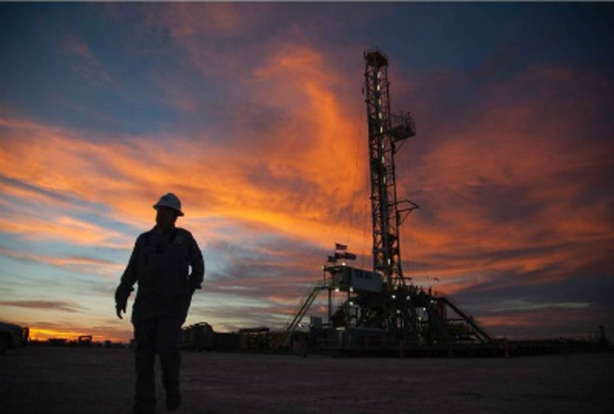 Baker Hughes afferma che il conto delle piattaforme petrolifere e del gas negli Stati Uniti è in calo per l'undicesima settimana, al livello più basso dal 2021