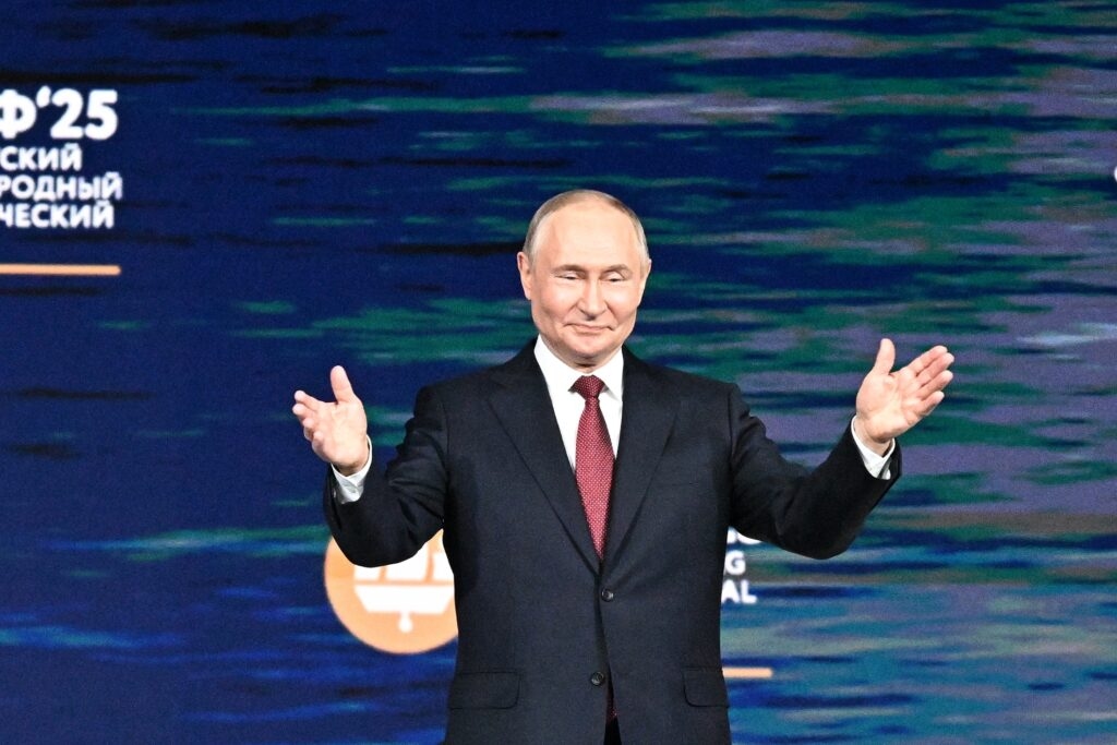 Países que tentarem prejudicar a 'frota sombra' da Rússia sofrerão mais – Putin