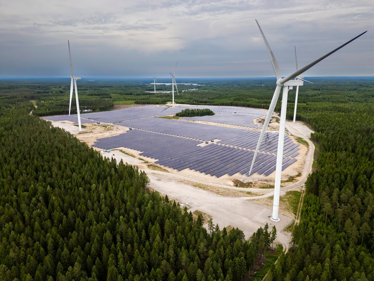 European Energy opent eerste hybride park met zonne- en windenergie