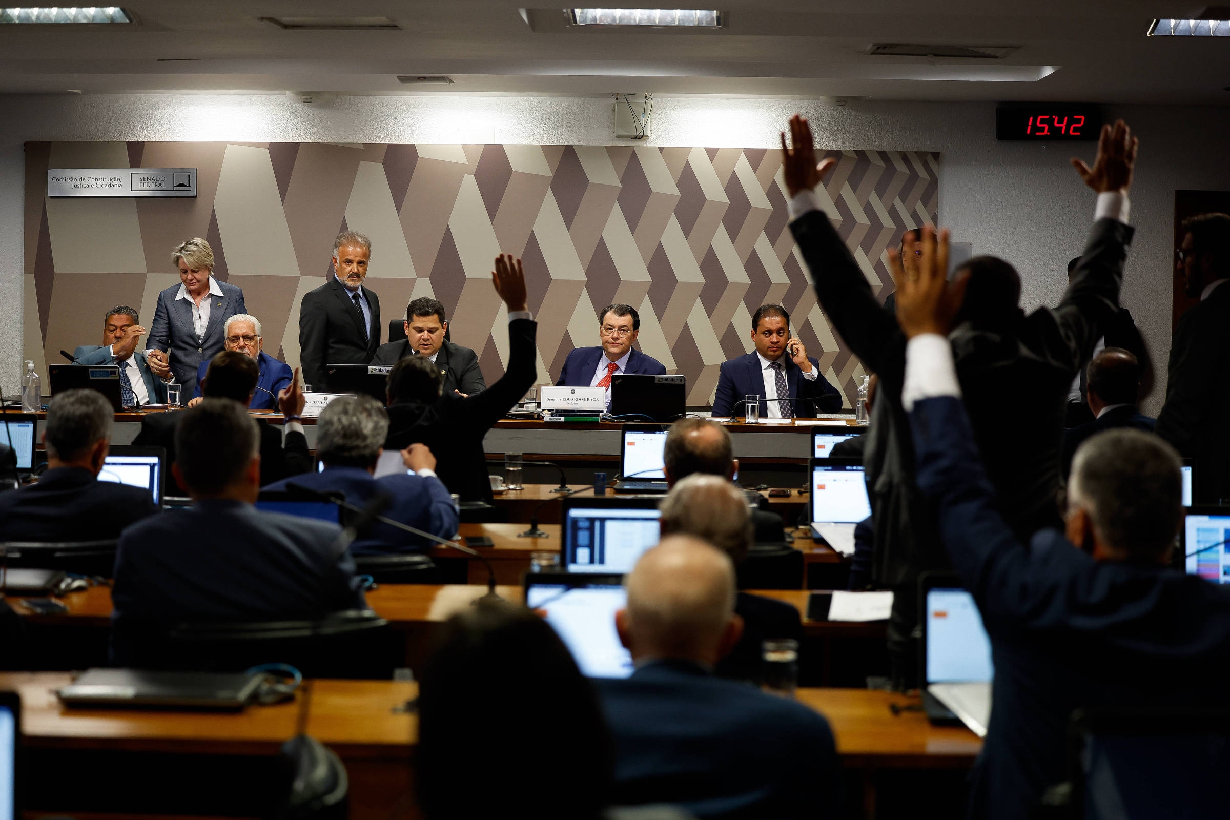 Brasília Hoje: Alcolumbre discusses project to legalize casinos and illegal gambling