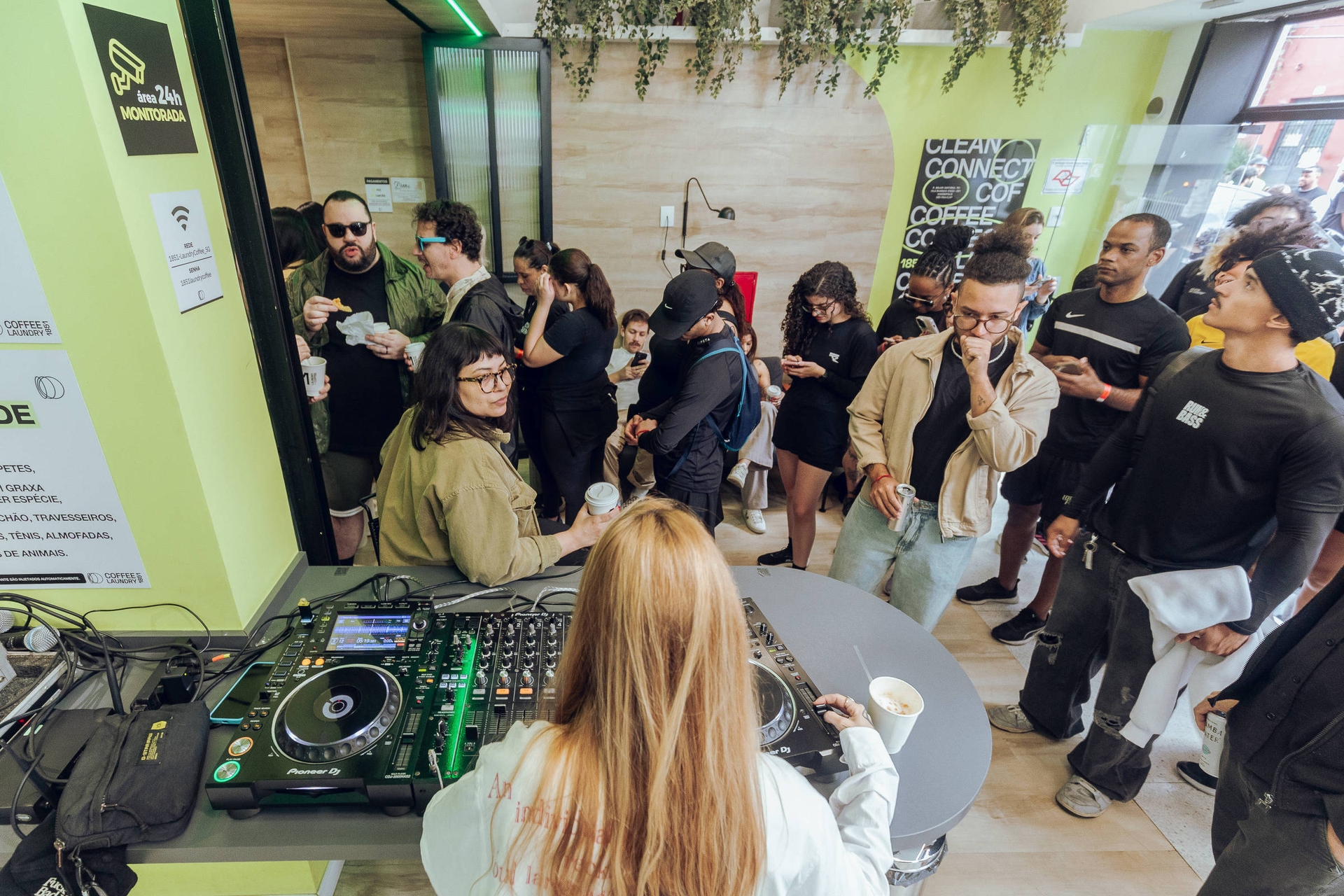 'Coffee party' attrae i giovani in cerca di uno stile di vita più sano e di feste senza alcol