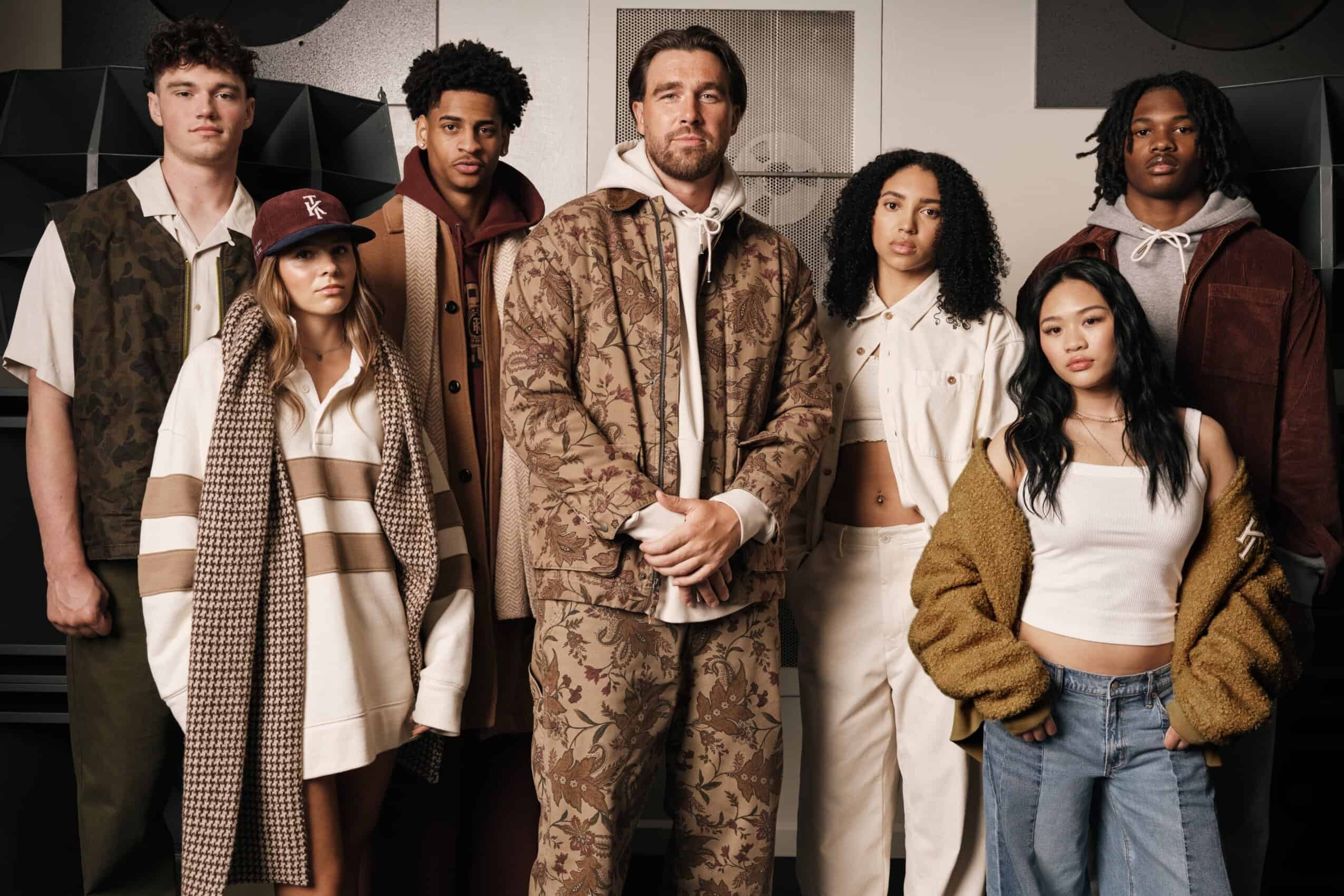 Travis Kelce lanza una nueva marca deportiva con American Eagle