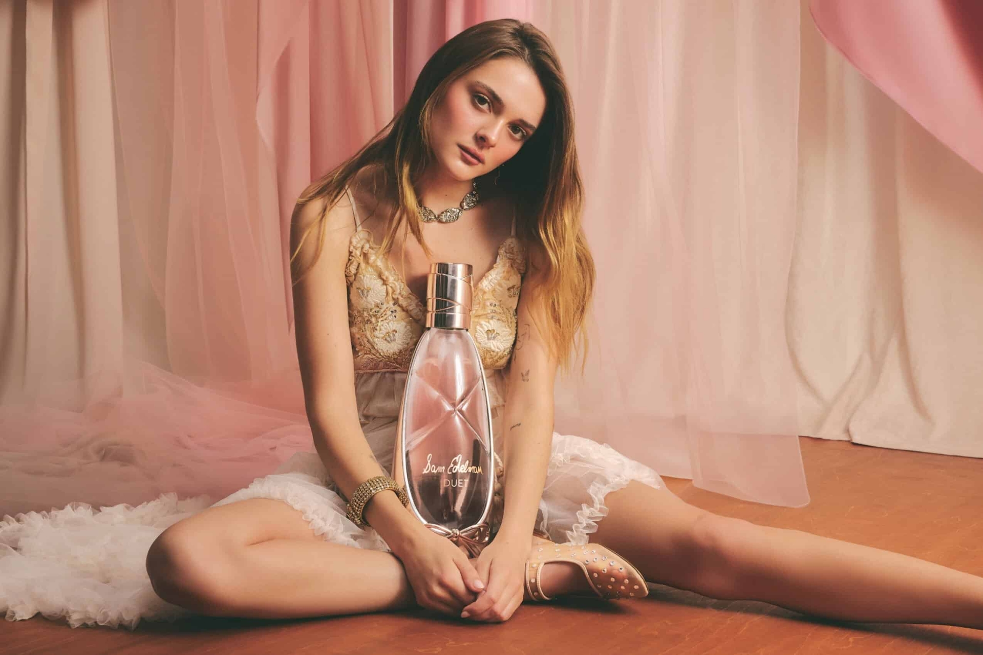 Charlotte Lawrence está dançando em um novo capítulo