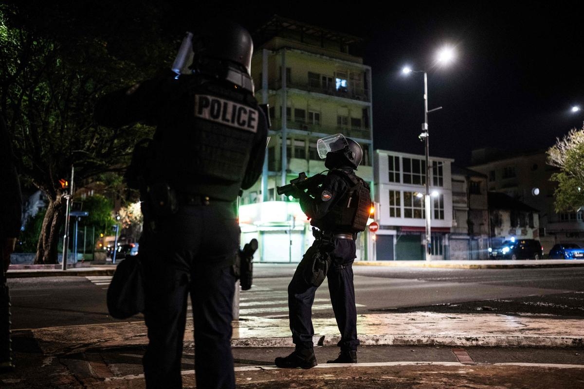 Auf Martinique wurden nach Spannungen mehrere Gendarmen verletzt, Retailleau schickt Verstärkung