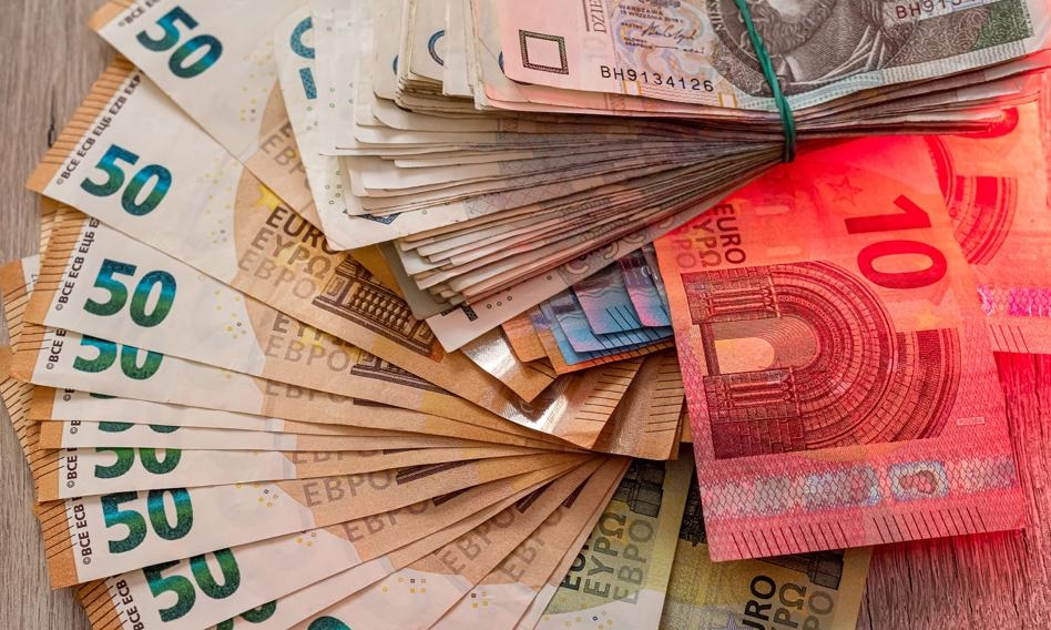 The zloty is getting weaker. The dollar is waiting for a signal from the Fed.