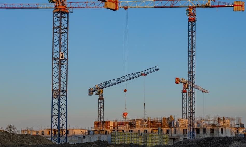 O governo está assumindo a construção de apartamentos. "Nossa meta é de 20 mil por ano."