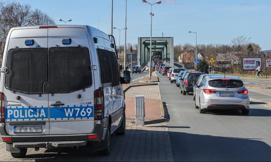 "El Pais": Polonya'nın getirdiği sınır kontrolleri Schengen anlaşmasına zarar veriyor