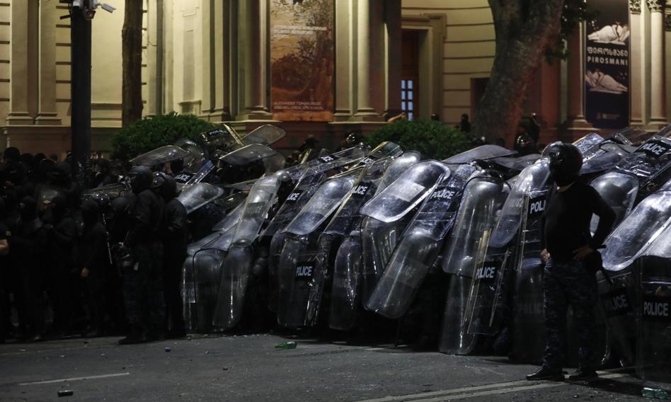 In heel Georgia vinden protesten plaats. De Poolse ambassade in Tbilisi waarschuwde Polen