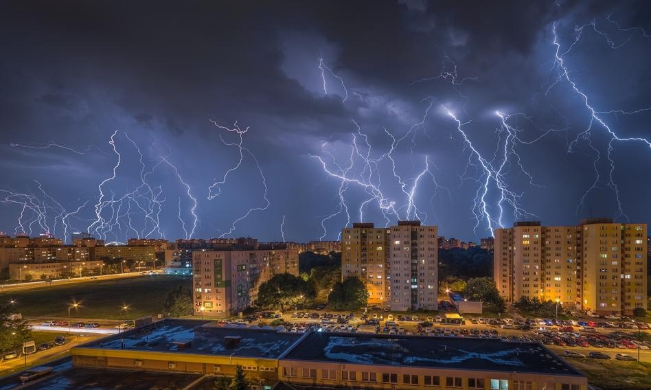 There is an RCB alert. A low from the Balkans will bring heavy rainfall on Tuesday