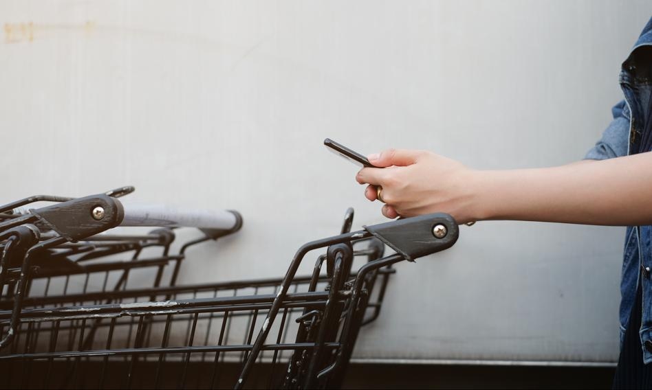 We value hypermarkets for their prices and promotions, discount stores for their transparent information.