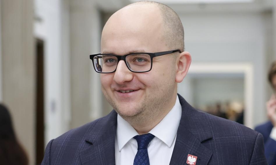 Z aresztu do Sejmu i od razu kara. Matecki tłumaczy się z utraty uposażenia