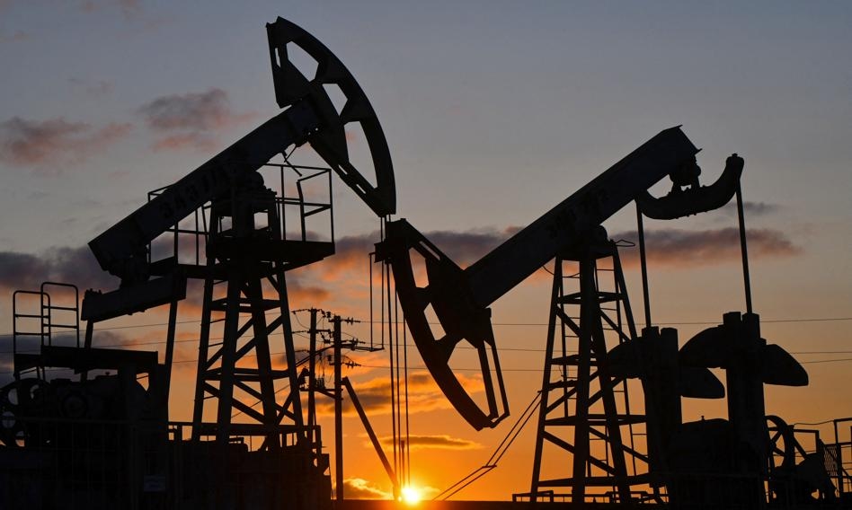 Prezzi del petrolio invariati, ma l'incertezza aumenta il ritorno dei dazi