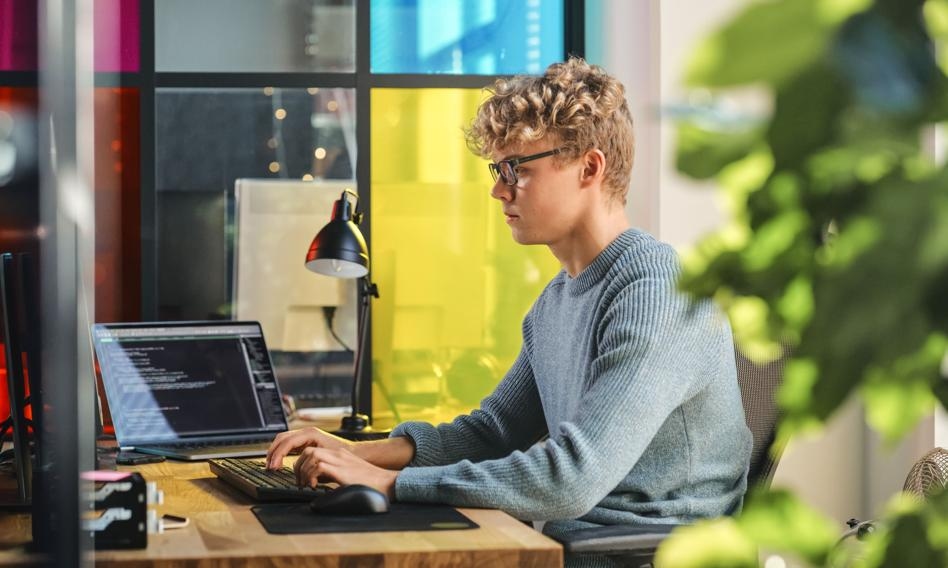 Wil je een tiener inhuren? Controleer of je de arbeidswetgeving overtreedt.