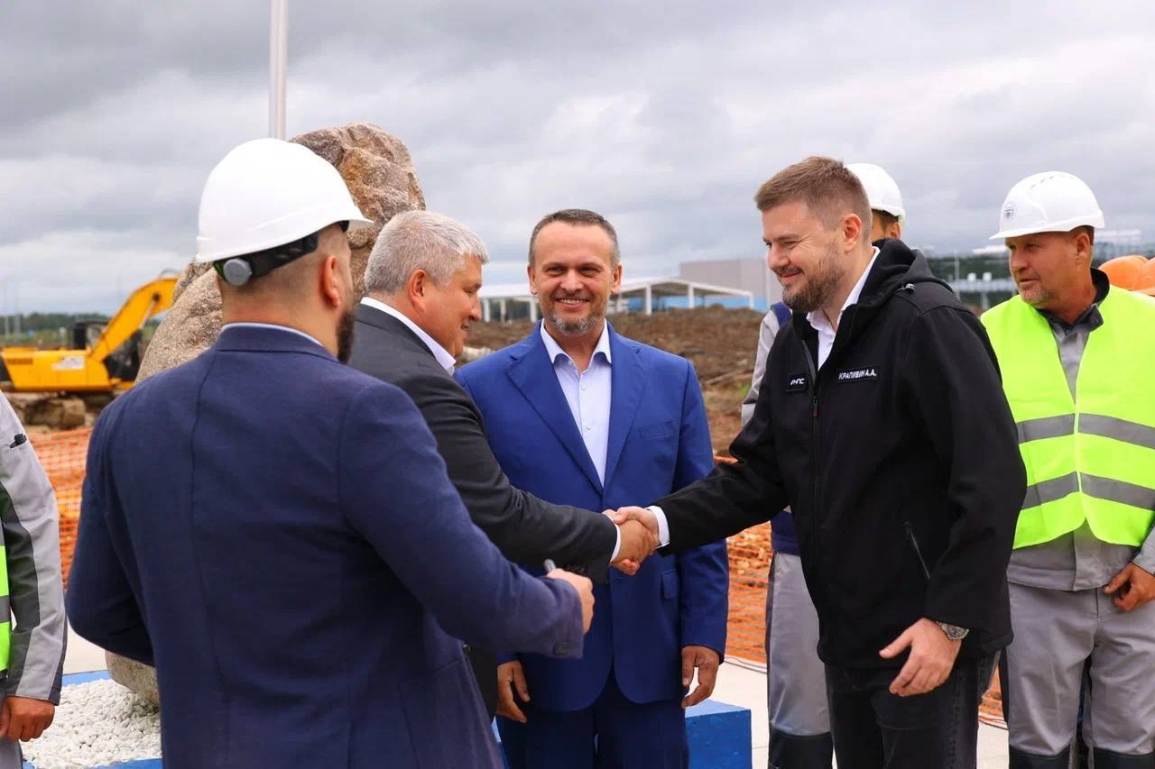 Andrey Nikitin and Alexander Dronov laid the foundation for a new production facility in Novgorod region