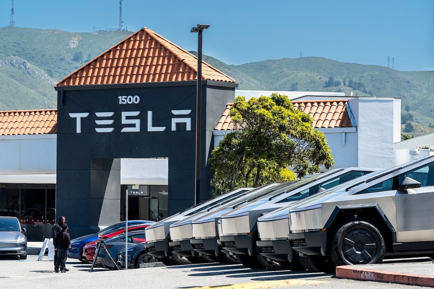 Tesla Çalışanları Elon Musk'ın İstifa Etmesini İsteyen Mektubu İmzaladıktan Sonra En Az Bir Kişi İşten Çıkarıldı