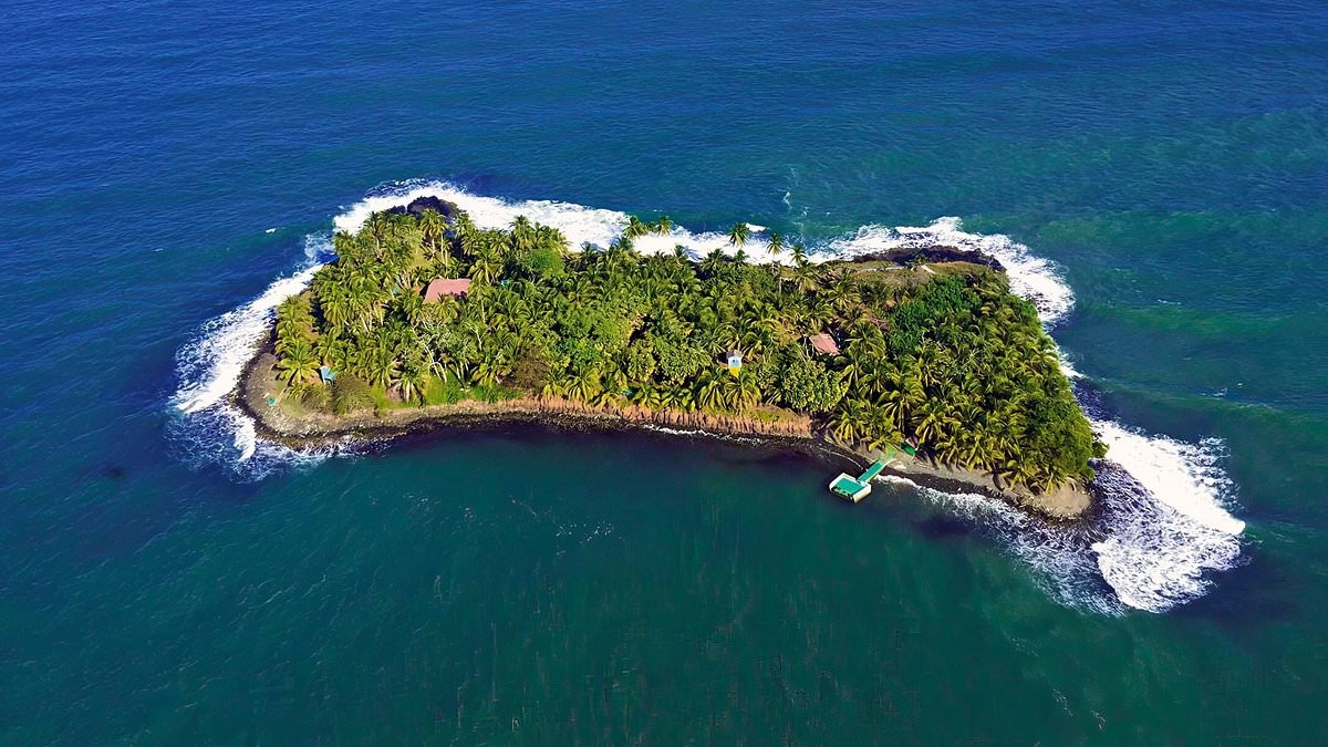 Dentro de uma ilha privada inteira que pode ser sua por £ 350.000