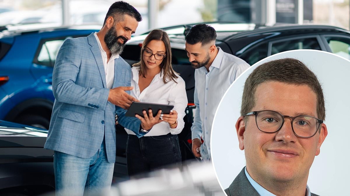 Compramos un auto nuevo en efectivo... el vendedor no estaba contento y gracias al escándalo financiero, sé por qué: LEE BOYCE