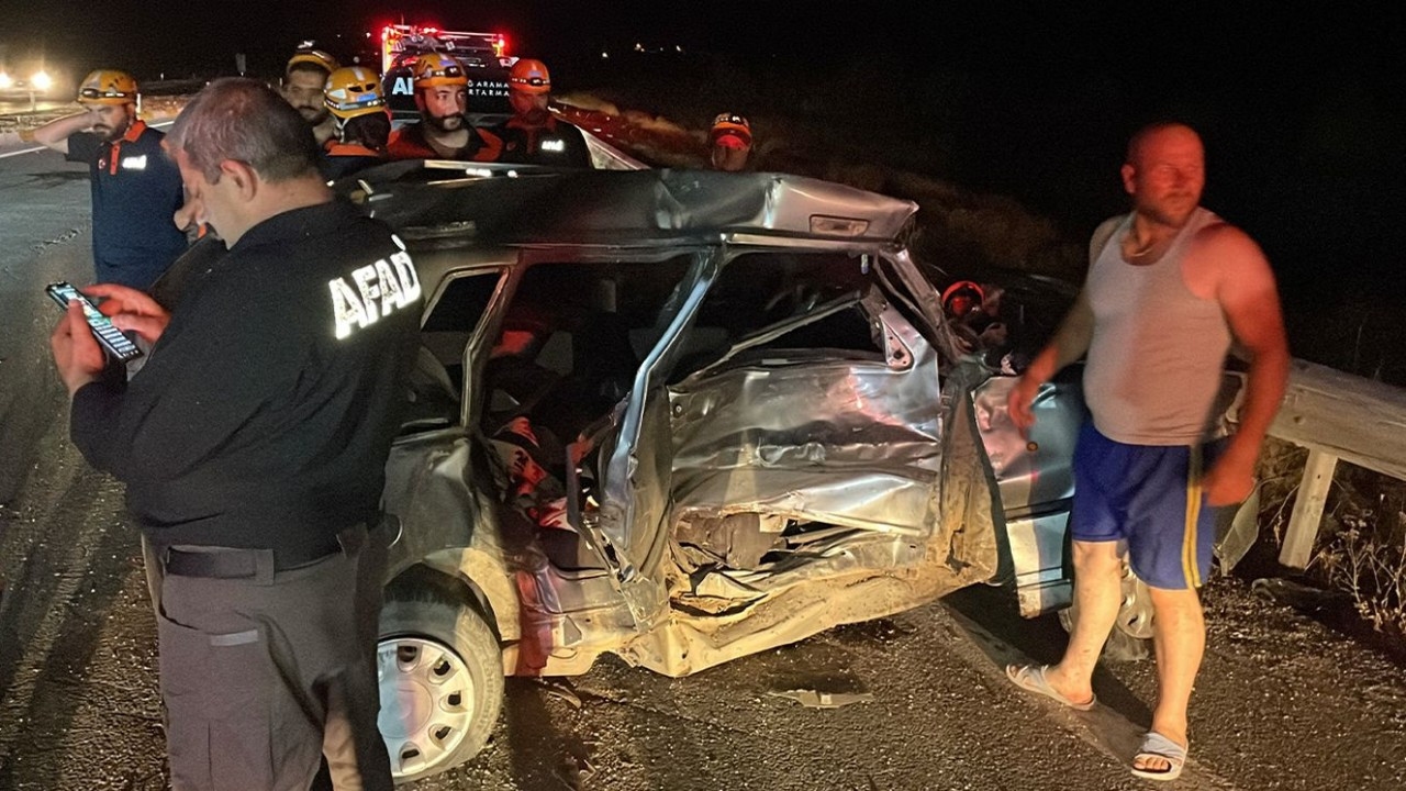 Camión choca contra tractor, camioneta choca con auto: 4 heridos, 2 graves