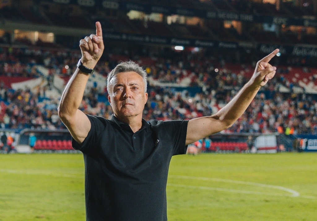Domenec Torrent, Chivas'ın yeni koçu; Mateo Chávez, Avrupa'ya