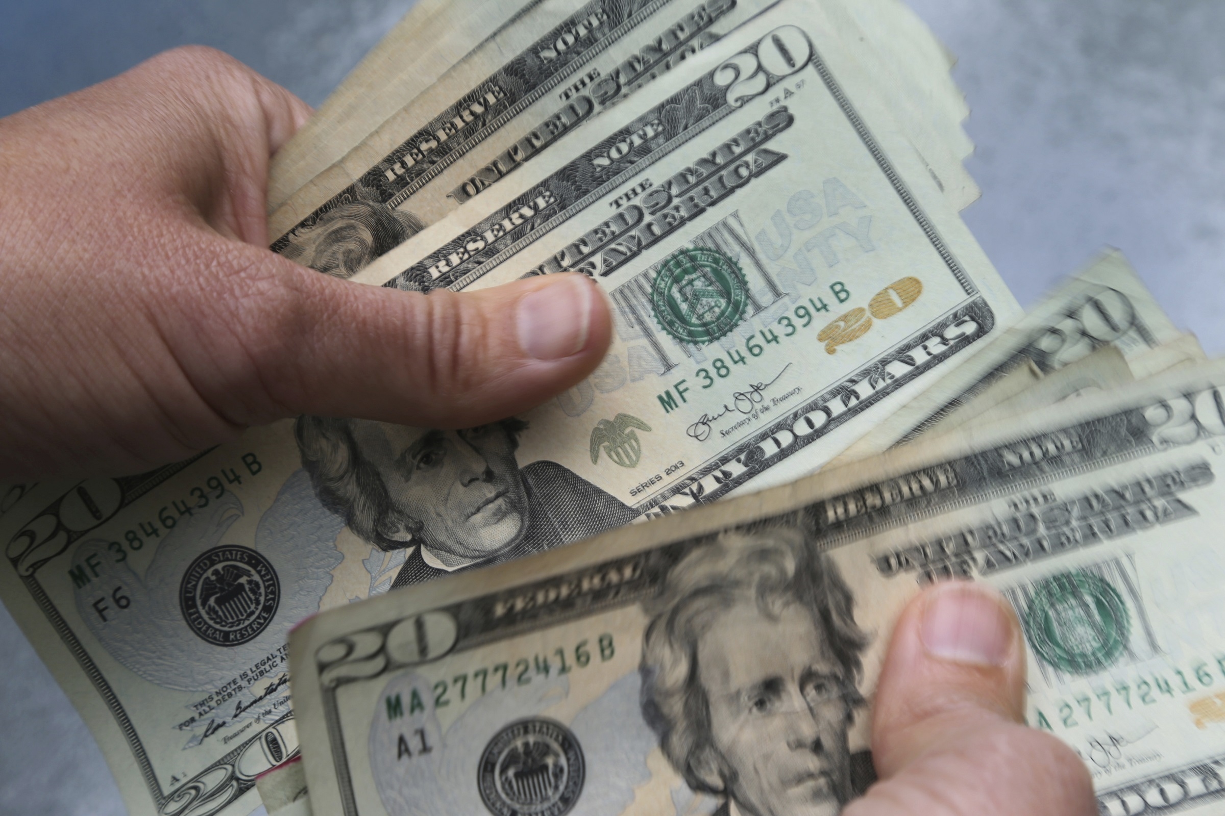Preço do dólar hoje, quinta-feira, 15 de maio de 2025