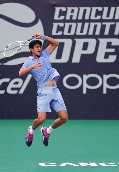 Rodrigo Pacheco resists in France