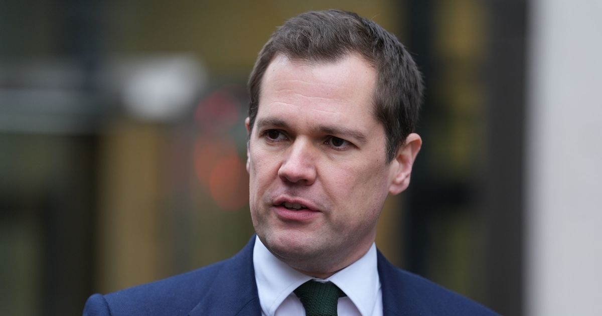 BRIAN READE: "Robert Jenrick si sta prendendo gioco di Farage: i suoi post spudorati sono pericolosi"