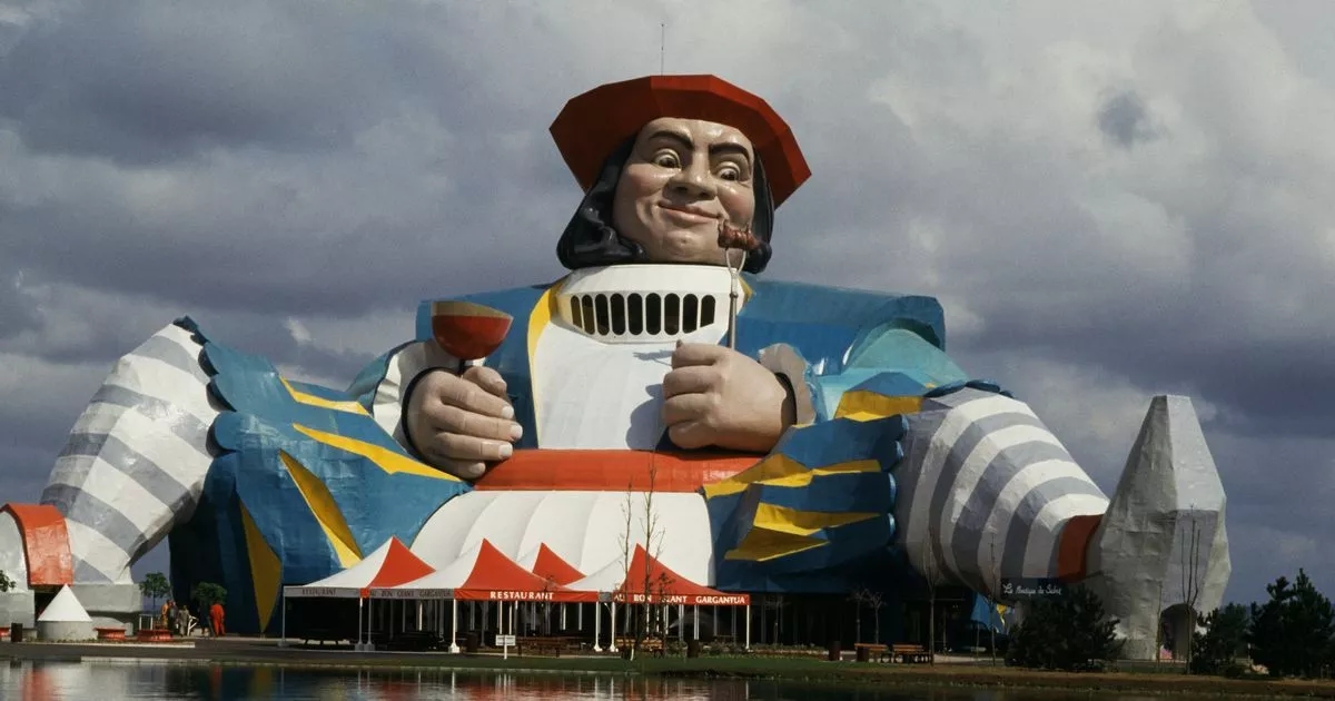 Incredibile parco a tema da 1,3 miliardi di sterline costruito per rivaleggiare con Disneyland, abbandonato e lasciato marcire