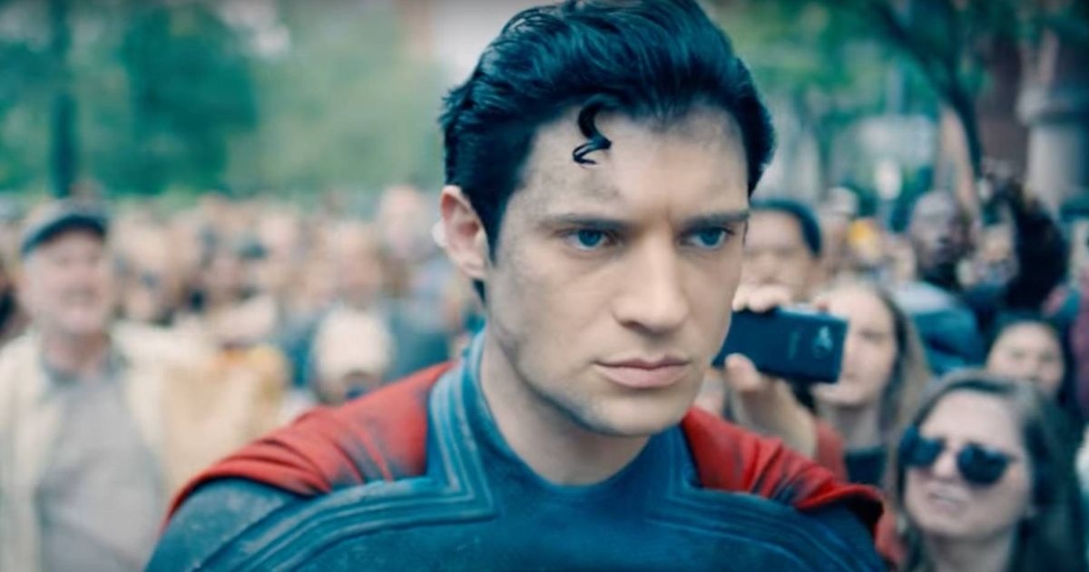 La collezione di football americano di Superman esce con l'arrivo del film di James Gunn al cinema