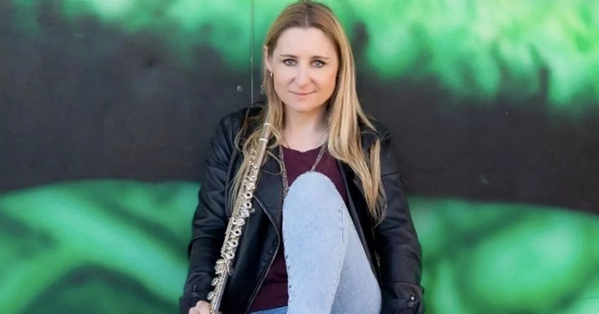 Music teacher 'dared teen girls to kiss' and texted one saying 'I love you'