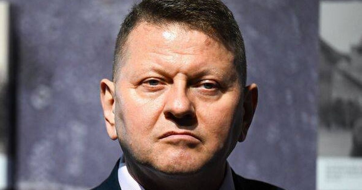 Il "generale di ferro" ucraino costretto a negare di "prepararsi in silenzio a candidarsi alla presidenza"