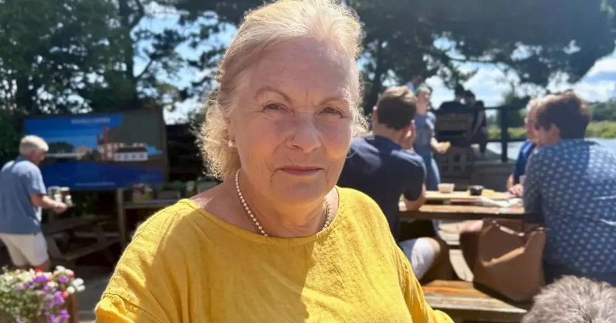 Una mamma britannica di 69 anni è stata uccisa in un attacco con un drone in Ucraina e la sua famiglia devastata non ha più "nessun corpo"