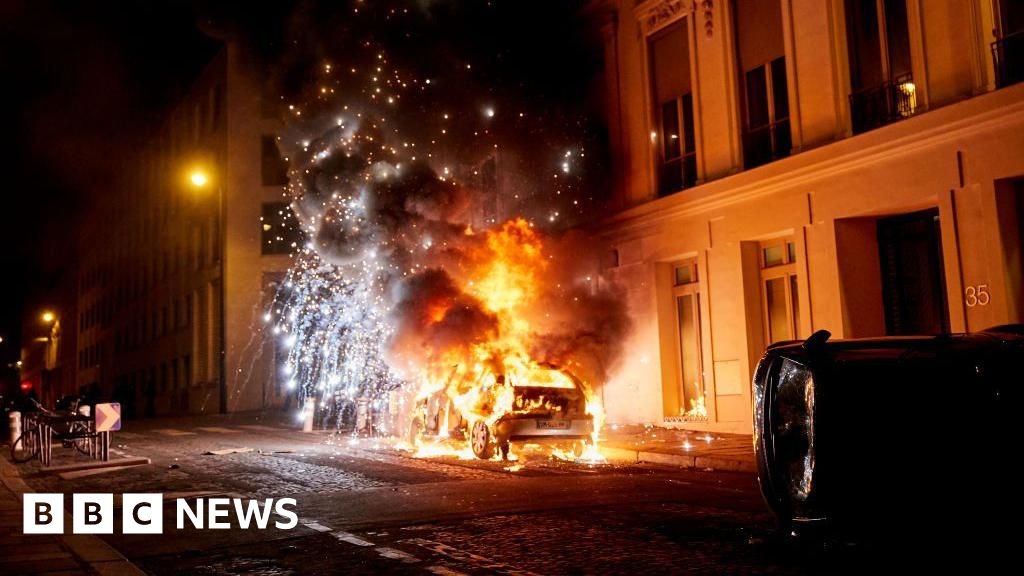 Centenas de presos em confrontos em Paris após vitória do PSG na Liga dos Campeões