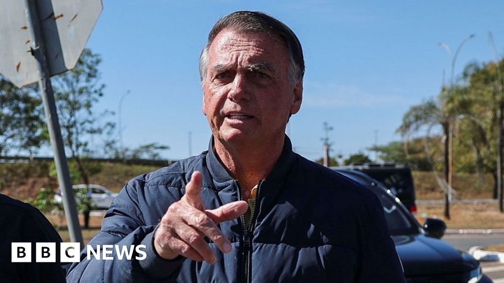 Court orders Bolsonaro to wear ankle tag and puts him under curfew