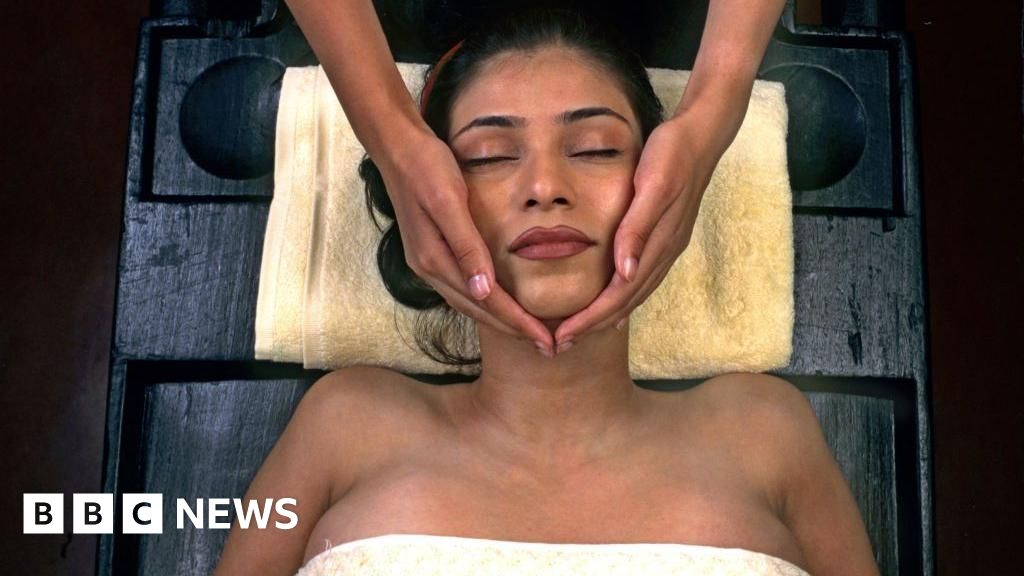 Airbnb rinnova la sua app e offre chef privati ​​e massaggi