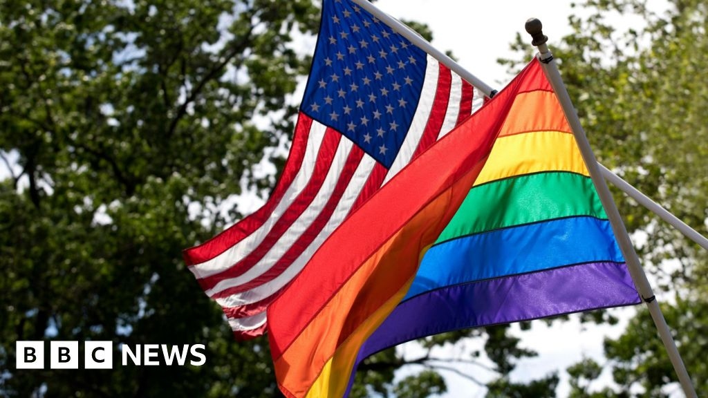 Trump, ulusal intihar yardım hattında LGBTQ gençlik seçeneğine yönelik fonlamayı sonlandırdı