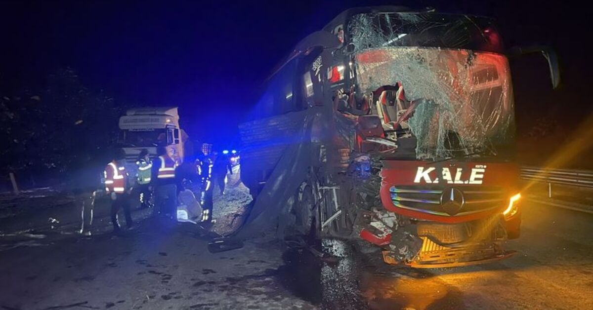 Ônibus de passageiros bate em caminhão em Bolu: 6 feridos