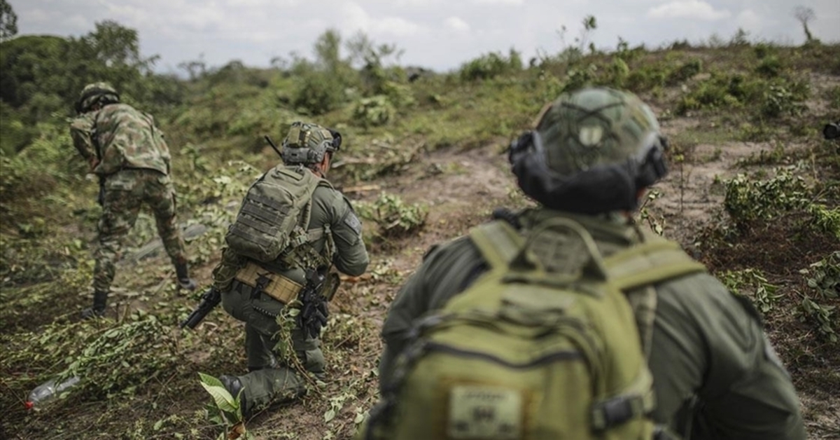 Veículo militar cai em penhasco na Colômbia: 9 mortos e 20 feridos