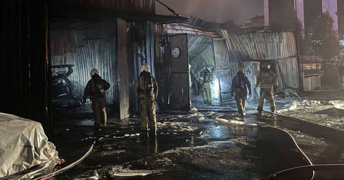 Car repair shop surrenders to flames! 10 vehicles burned