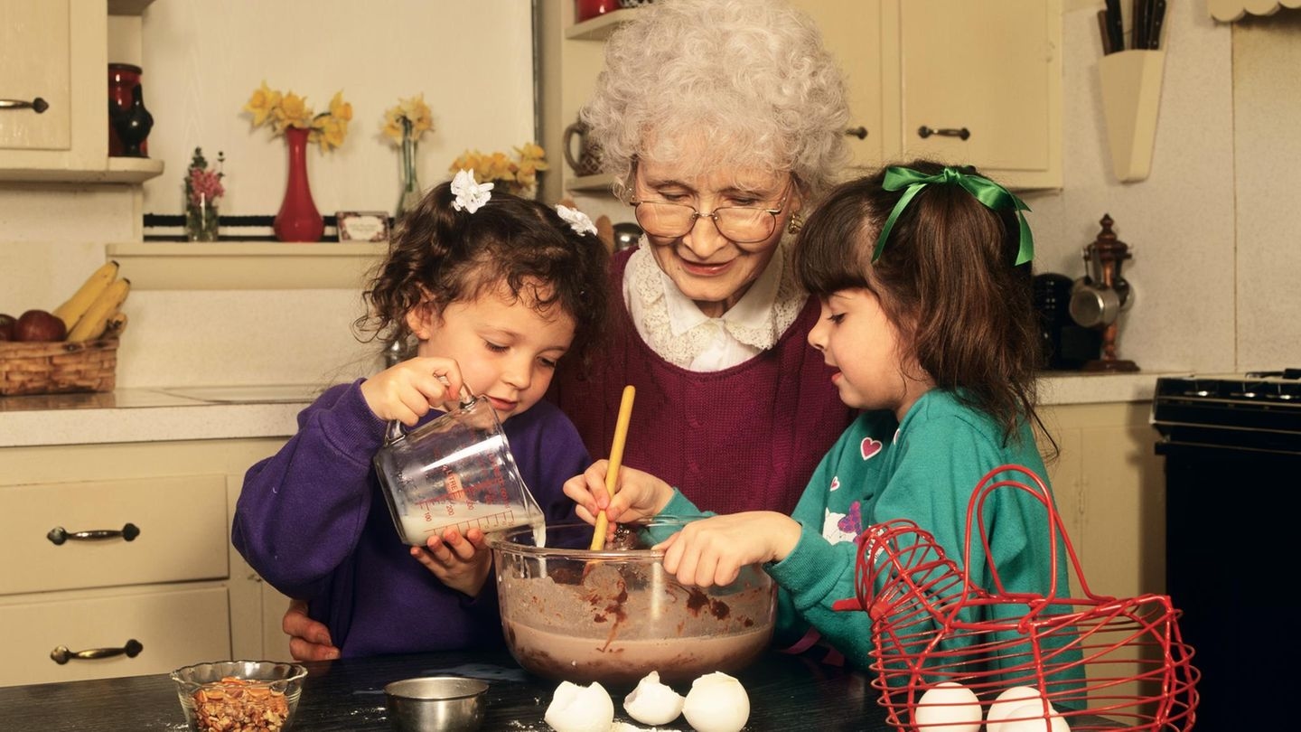Wisdom: 3 practical things that grandma could do with her left hand, but we have forgotten