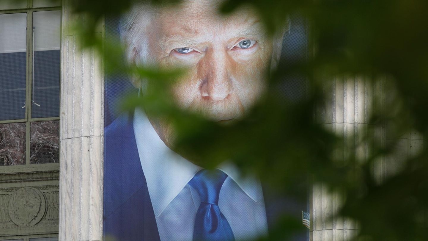 Angriff oder Zurückhaltung?: Trumps MAGA-Dilemma – wie die Iran-Entscheidung seine Basis spaltet | Capital+