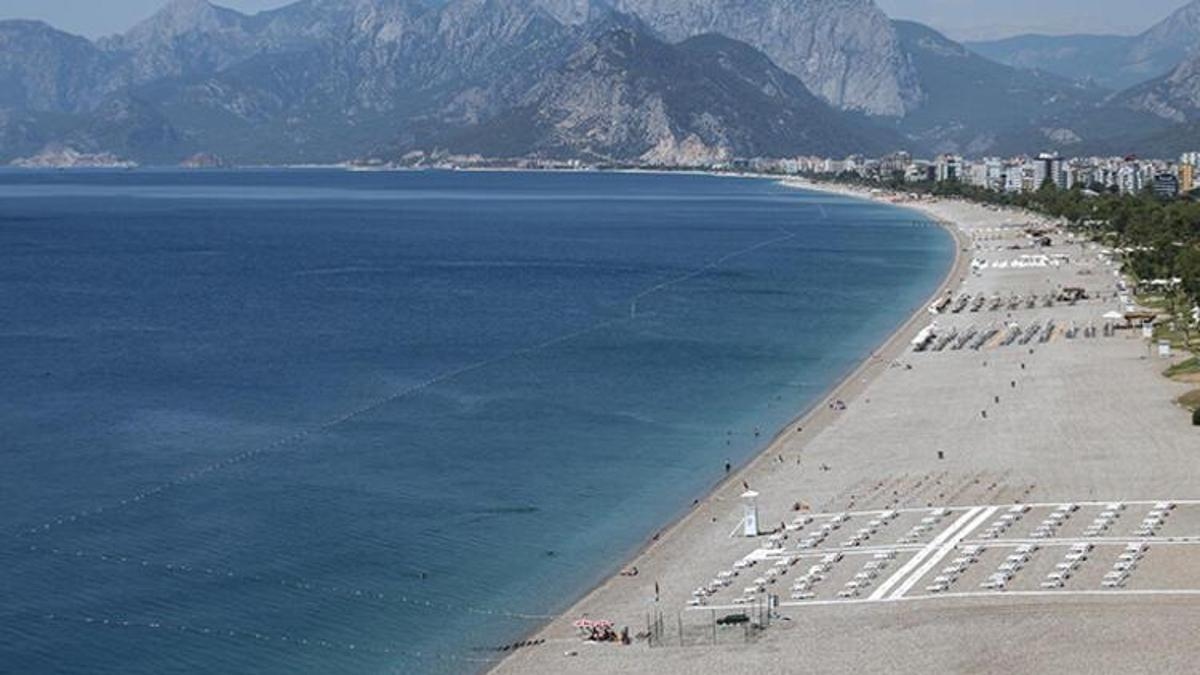 Onde fica a Praia de Konyaalti? Há alguma taxa para a Praia de Konyaalti? Como chegar lá?