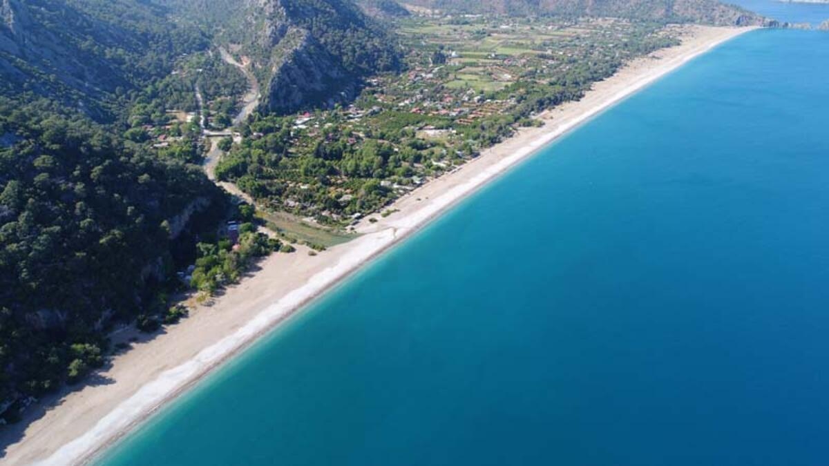 Onde fica a Praia de Patara? Há alguma taxa para entrar na Praia de Patara? Como chegar lá?