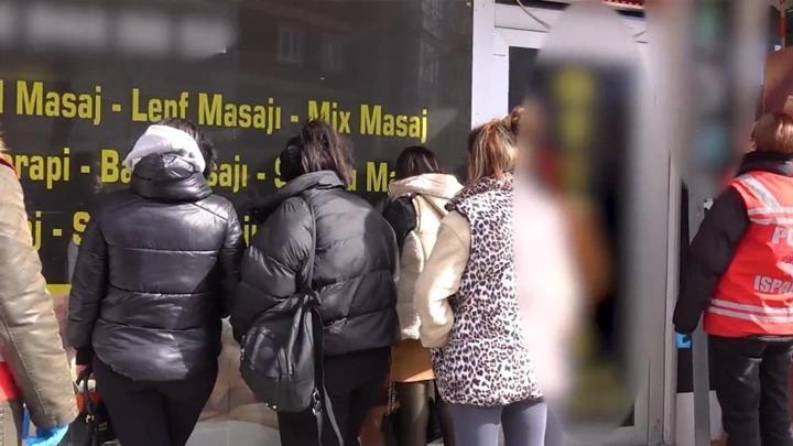 Opération de prostitution dans les salons de massage à Isparta ! Des salles VIP accessibles par des passages secrets ont été identifiées