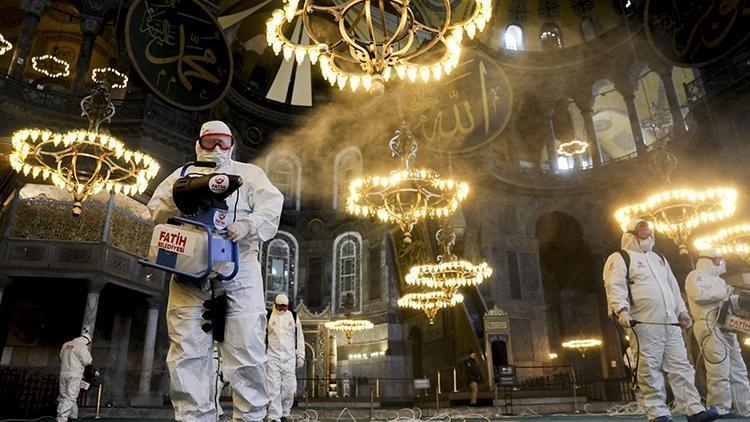 Préparatifs du Ramadan à la mosquée Sainte-Sophie : travaux de nettoyage et de désinfection effectués