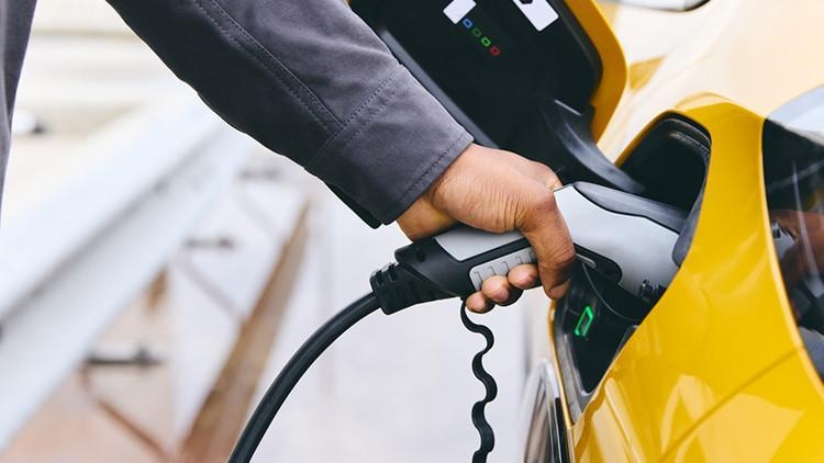Las baterías de los vehículos eléctricos incorporarán un extintor de incendios